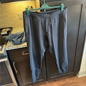 Men’s Black lululemon Surge Hybrid jogger XXL